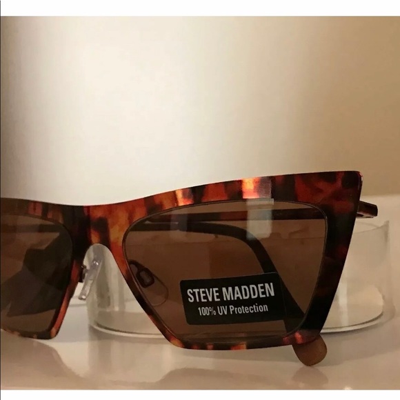 Steve Madden 50mm Metal Frame Cat Eye Sunglasses - Picture 4 of 5